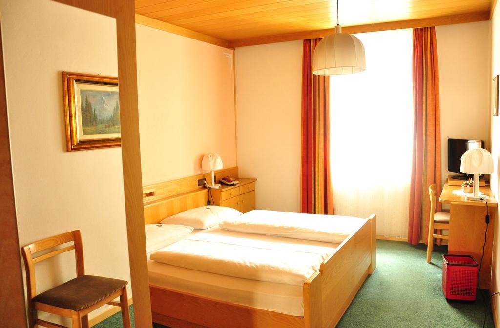 Hotel Grauer Baer Bresanona Habitación foto