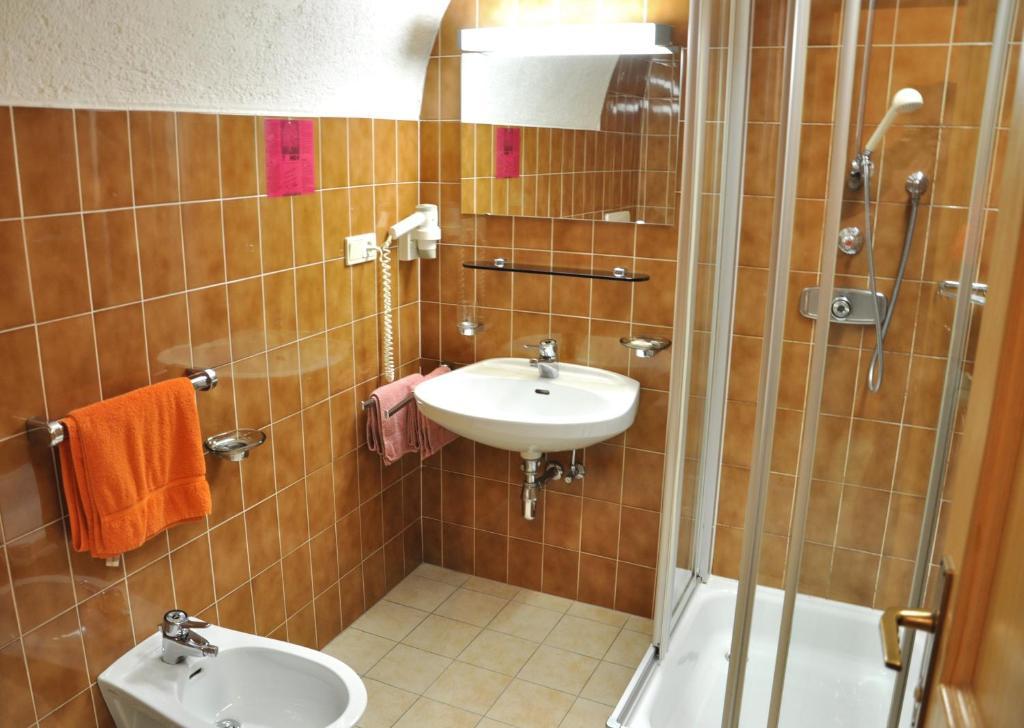 Hotel Grauer Baer Bresanona Habitación foto